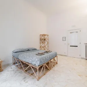 https://macchia-mediterranea-guest-house.barihotels.org